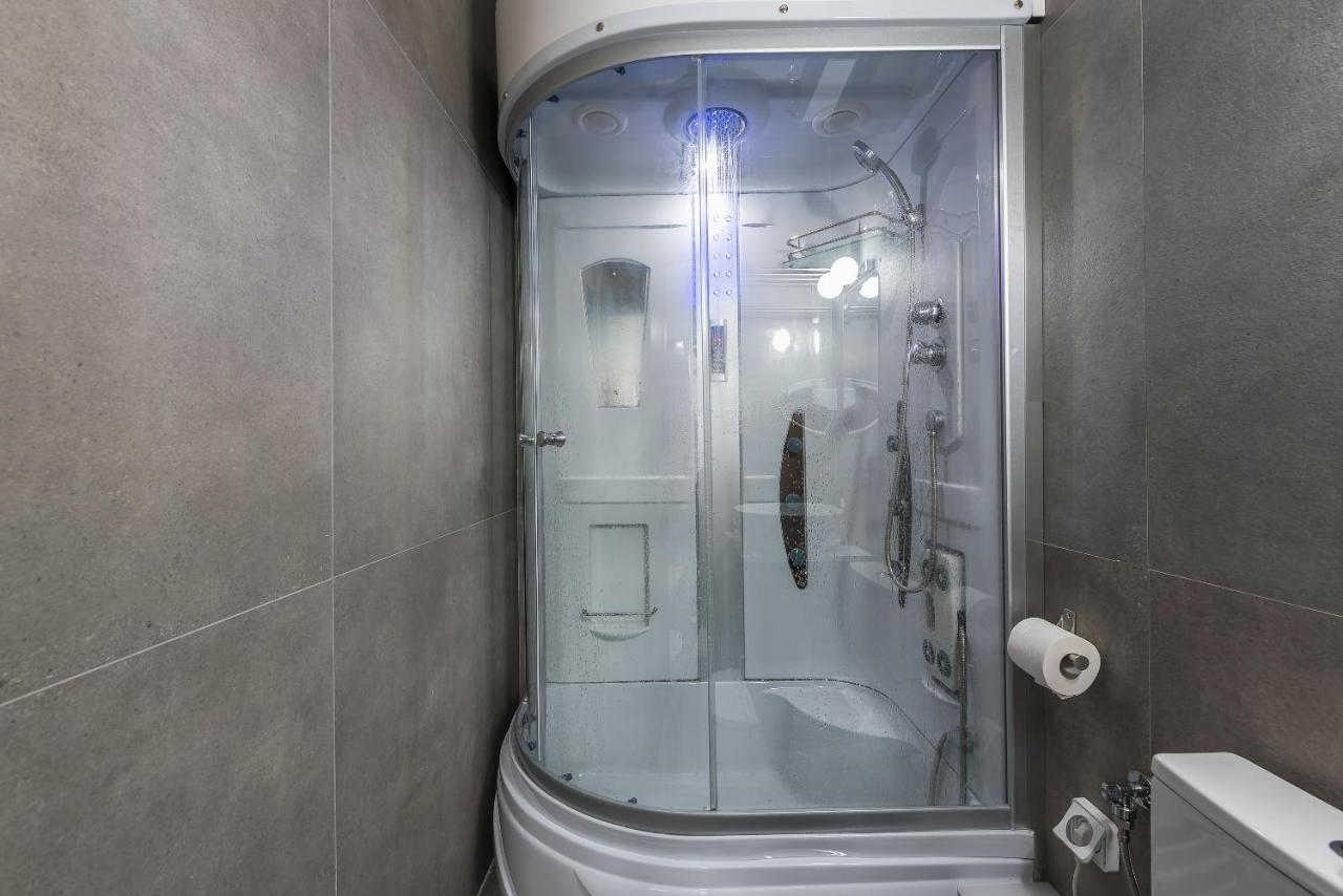 Iguana Gold Luxury Suites 1Min From Ermou Str Афины Экстерьер фото