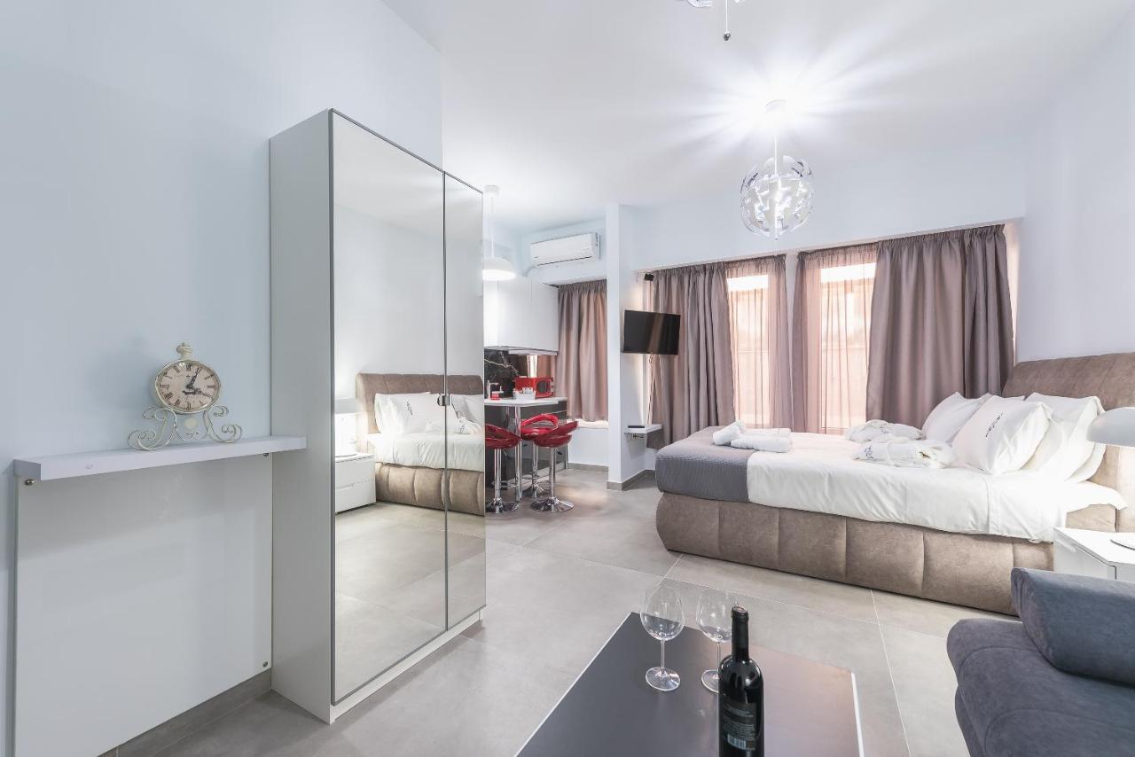 Iguana Gold Luxury Suites 1Min From Ermou Str Афины Экстерьер фото